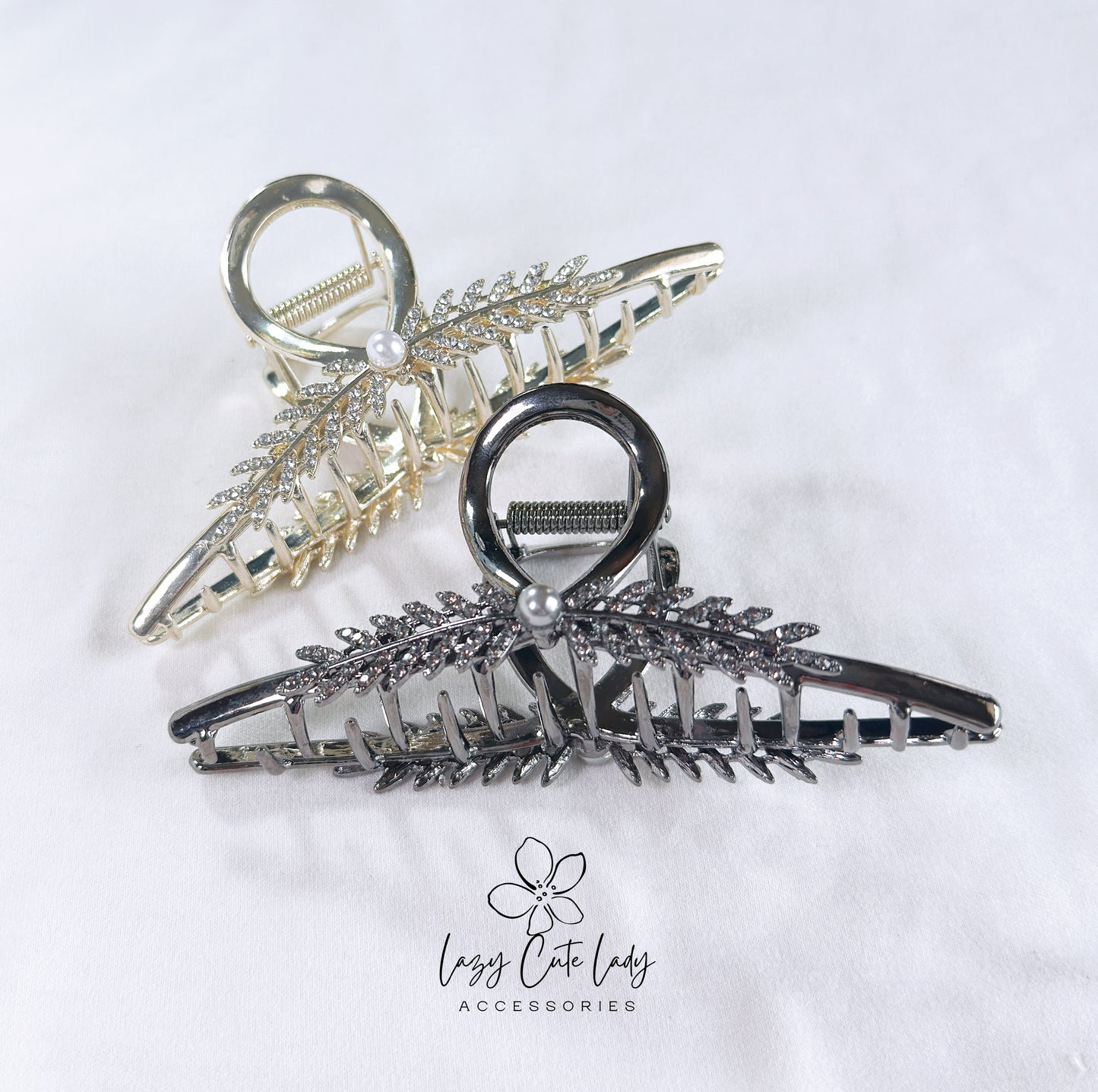 Elegant Metal Hair Claw Clip with Rhinestone Accent – Sophisticated and Stylish
