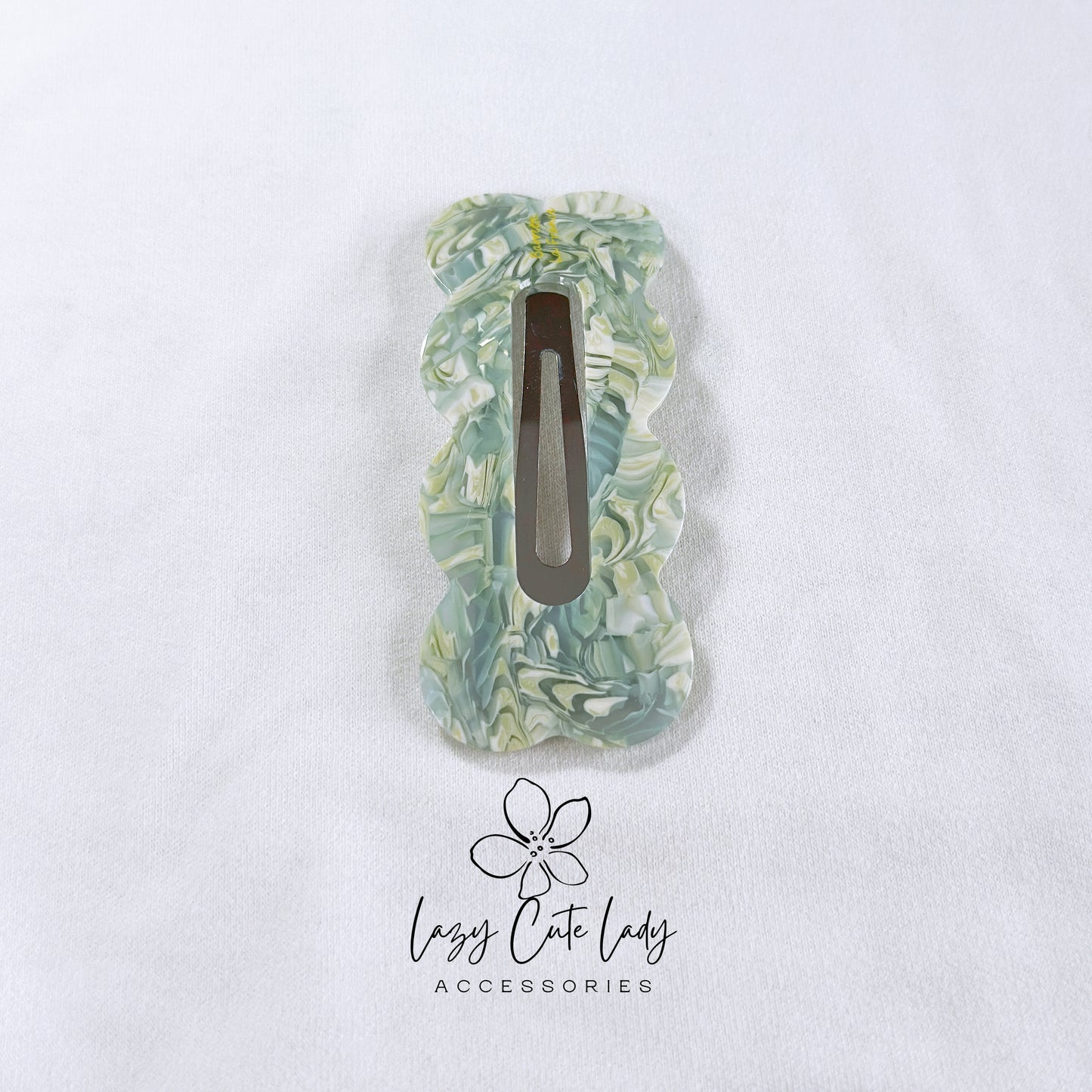 Large Rectangular Wavy Edge Hair Clip