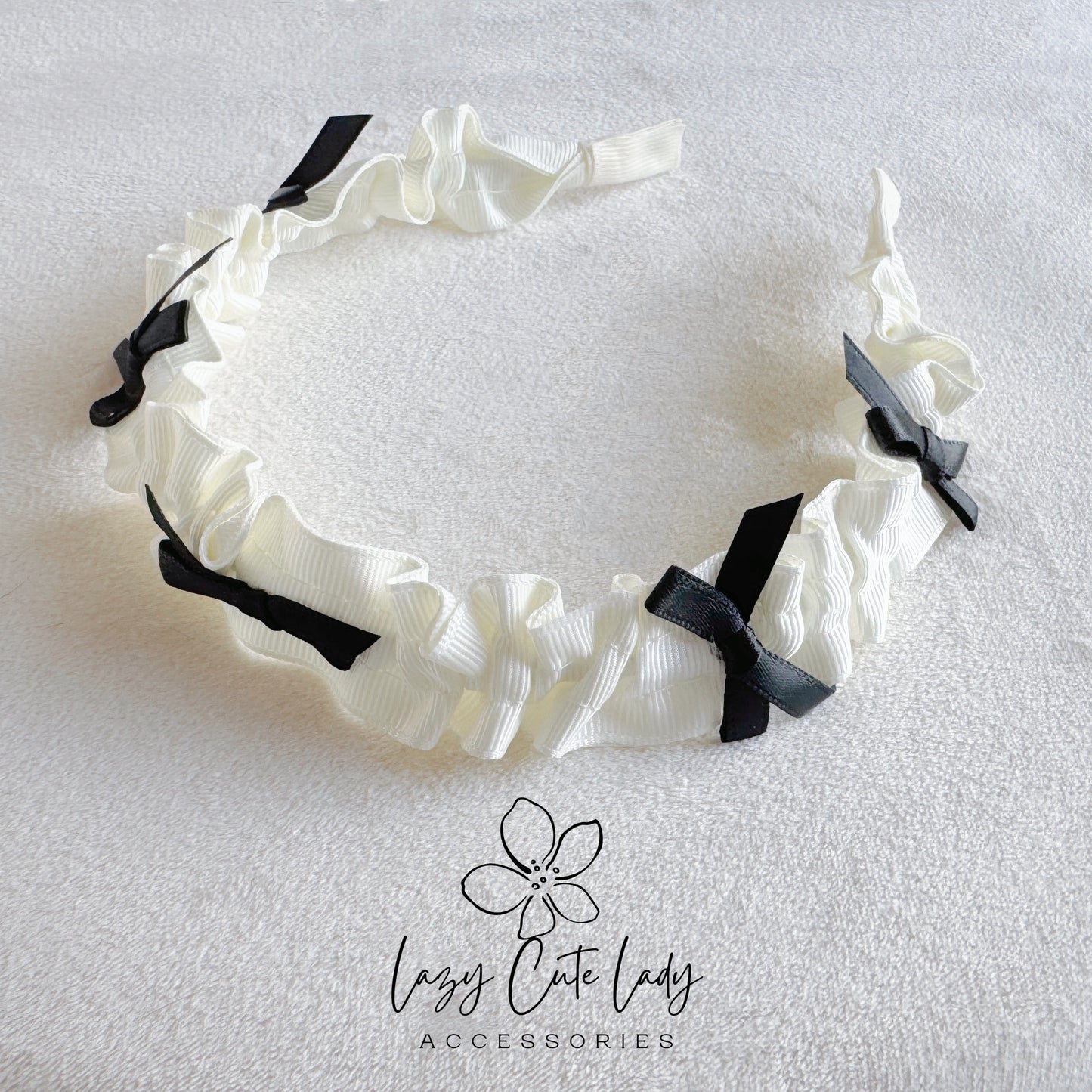 Elegant White Fabric Headband with Black Mini Bow – Classic & Chic Hair Accessory