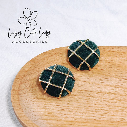 Exquisite Green Velvet Round Stud Earrings with Gold Mesh Detail