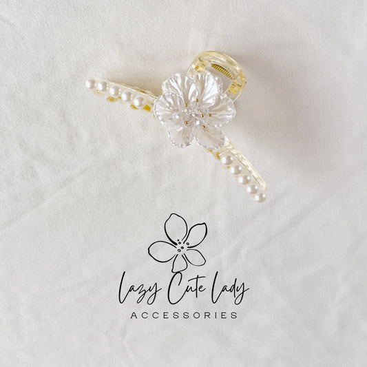 Elegant Pearl & Floral Hair Claw – Clear Acrylic Clip with White Carved Flower for Women and Girls