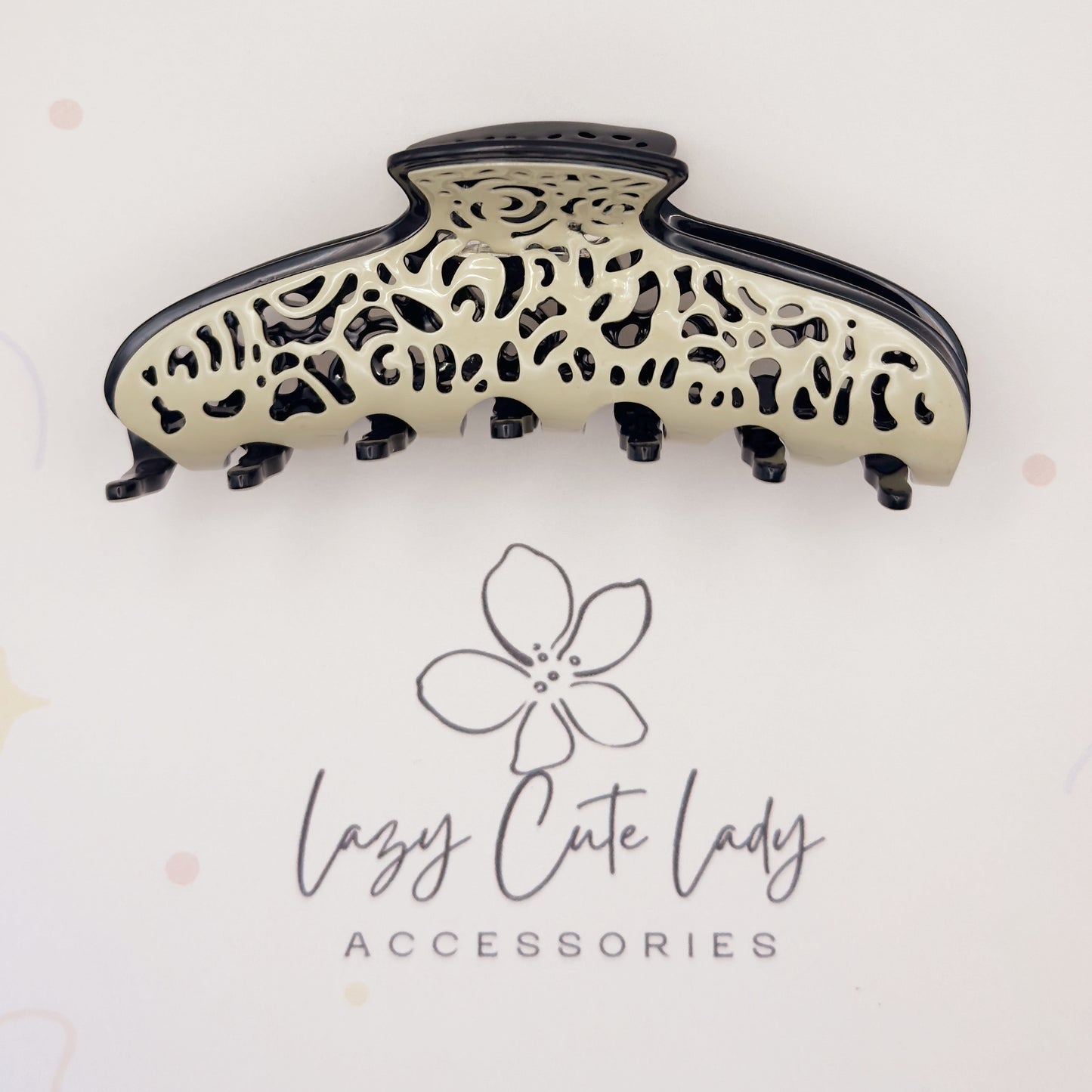 Hollow Leopard Cutout Acetate Hair Claw – Eco-Friendly Statement Clip