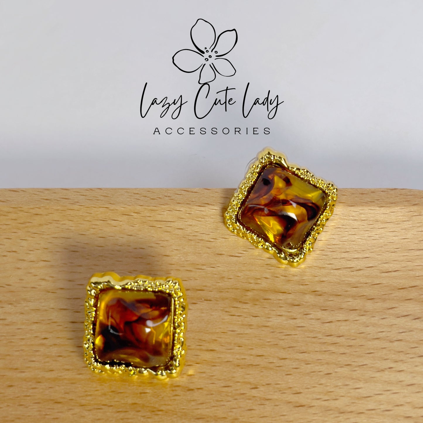 Square Resin and Metal Earrings - Brown and Gold Design