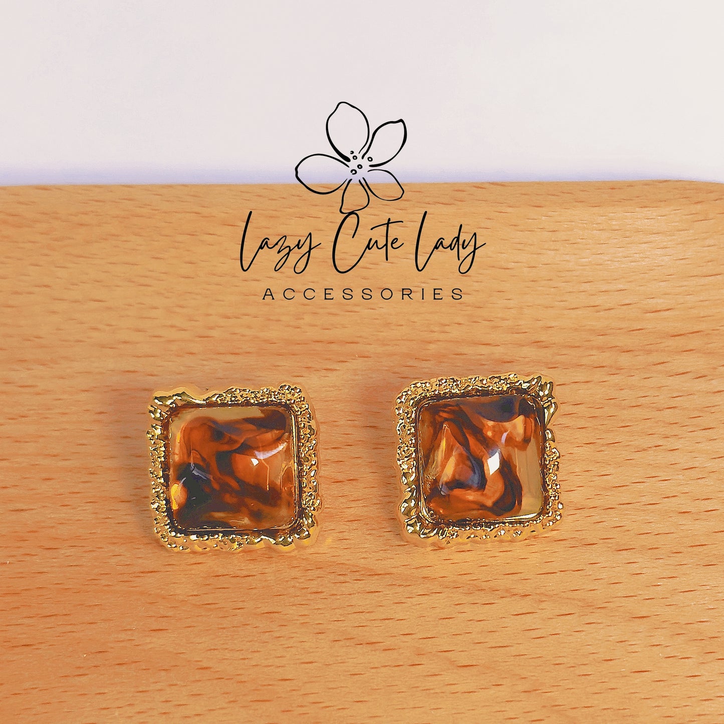 Square Resin and Metal Earrings - Brown and Gold Design