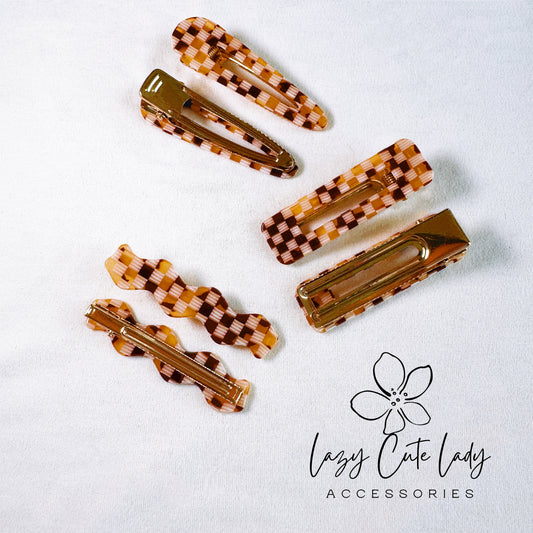 Brown Checkerboard Hair Clip - Modern & Versatile Accessory