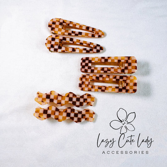 Brown Checkerboard Hair Clip - Modern & Versatile Accessory