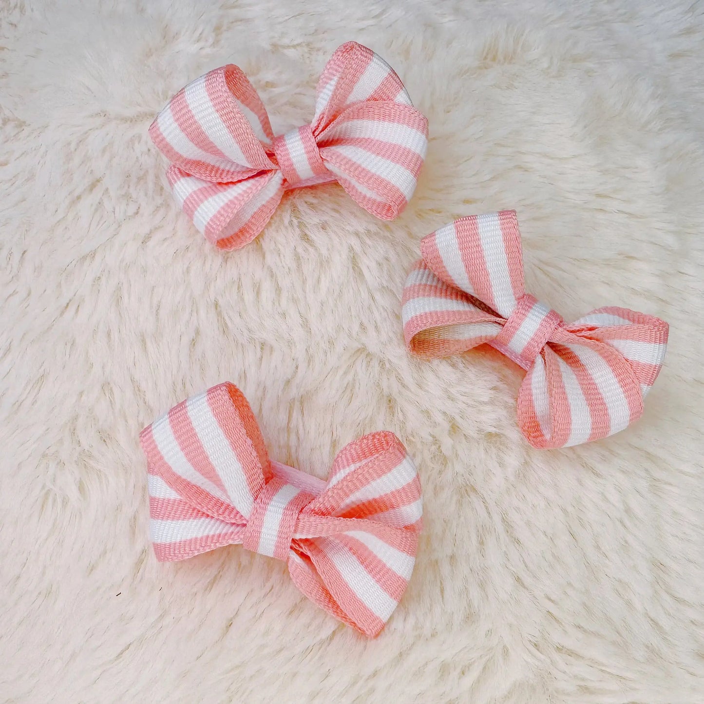 Baby Chic: Cute Bow Hair Accessory - Bow Hair clips - Baby hair clips - for girl
