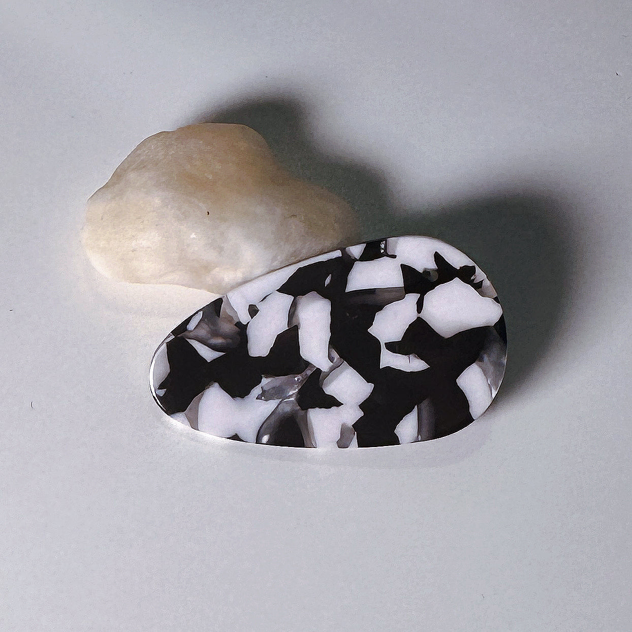 Petite Pebble Elegance Hair Clip