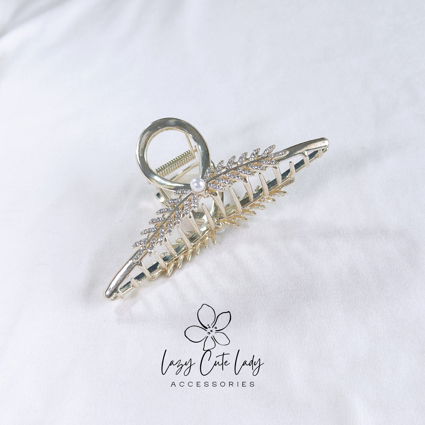 Elegant Metal Hair Claw Clip with Rhinestone Accent – Sophisticated and Stylish