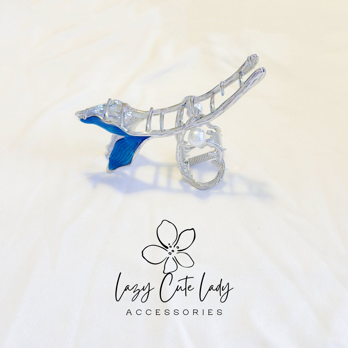Mermaid Tail Hair Claw Clip – Ocean-Inspired Metal Claw with Pearl Accent for Elegant Everyday Hairstyles