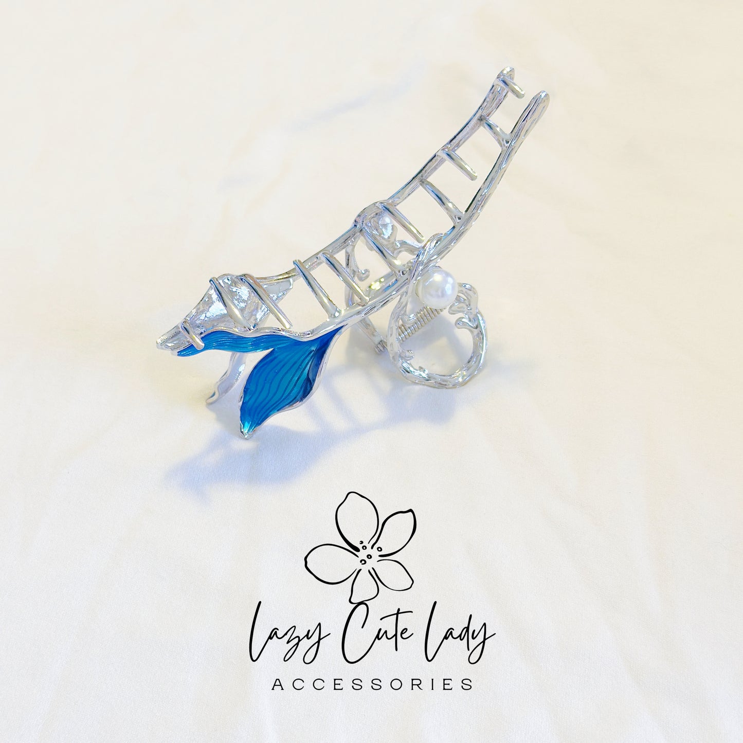 Mermaid Tail Hair Claw Clip – Ocean-Inspired Metal Claw with Pearl Accent for Elegant Everyday Hairstyles