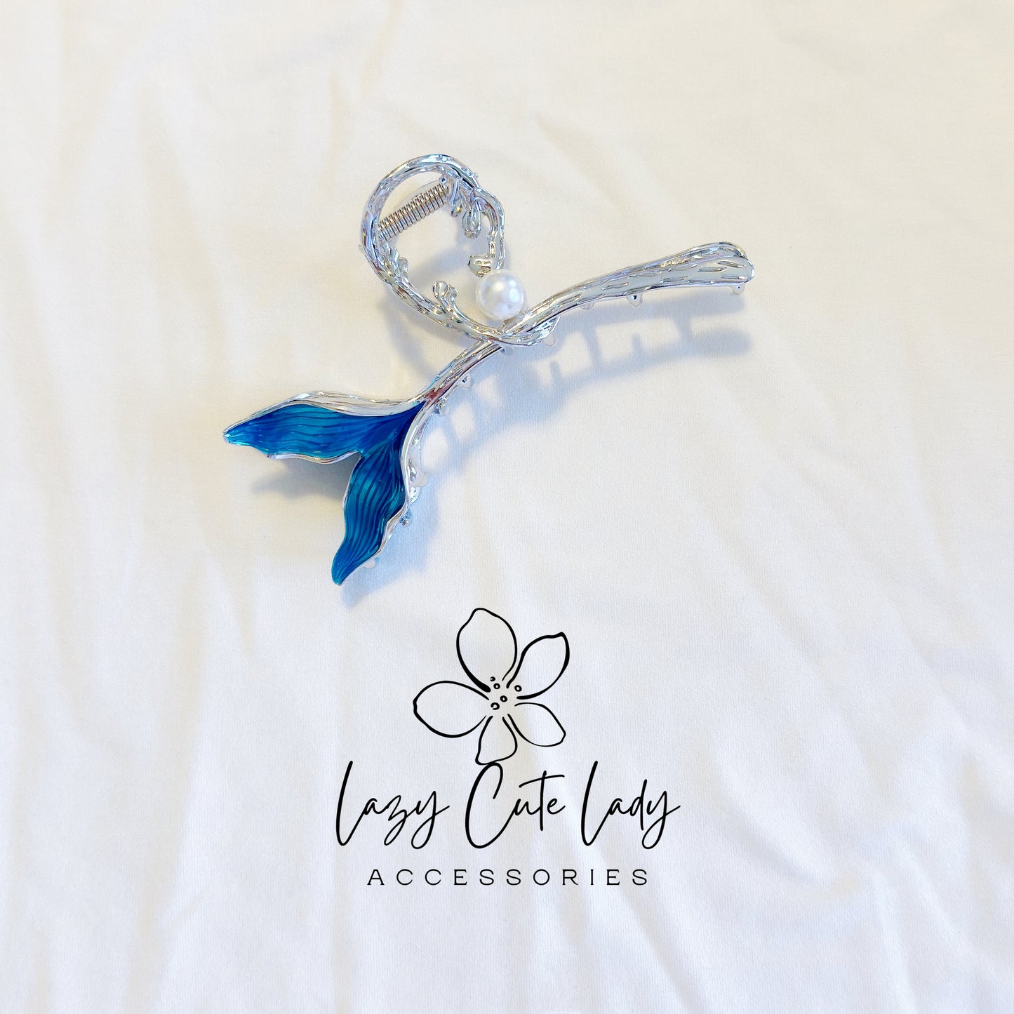 Mermaid Tail Hair Claw Clip – Ocean-Inspired Metal Claw with Pearl Accent for Elegant Everyday Hairstyles