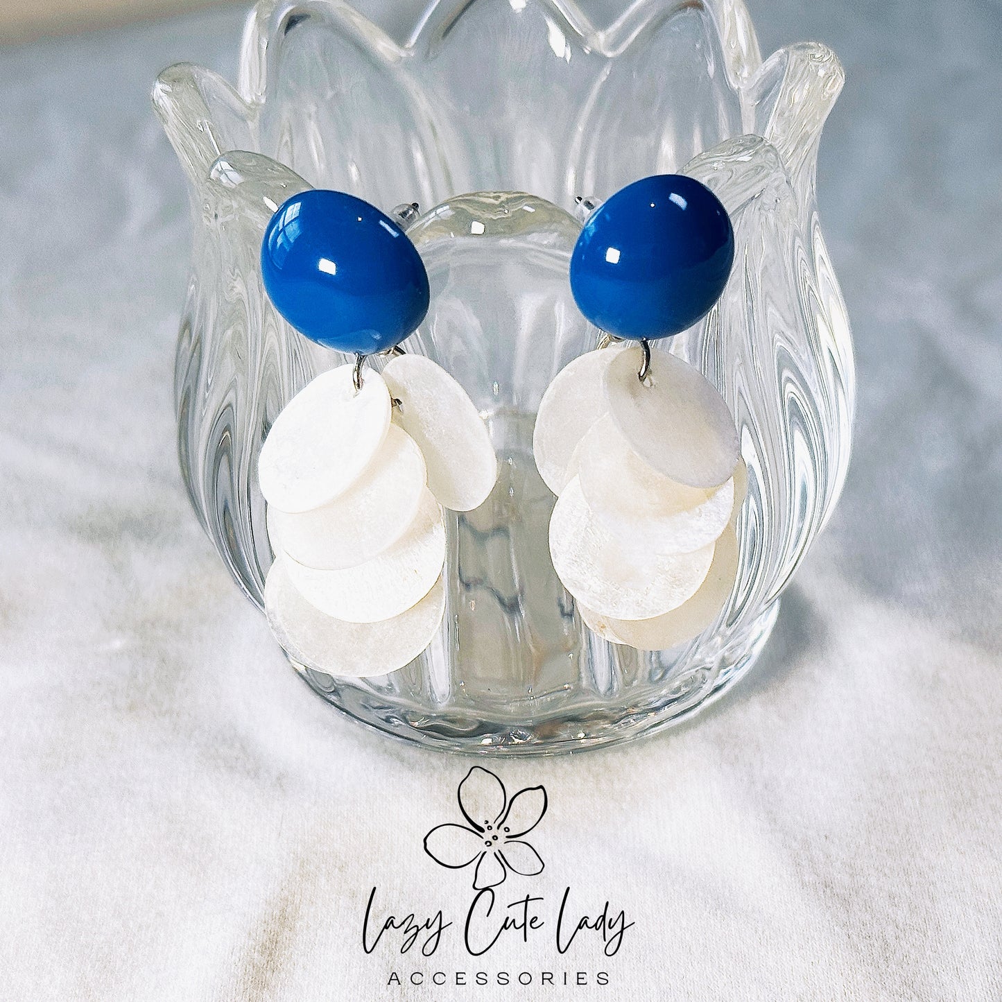 Exquisite White Seashell and Deep Blue Round Earrings