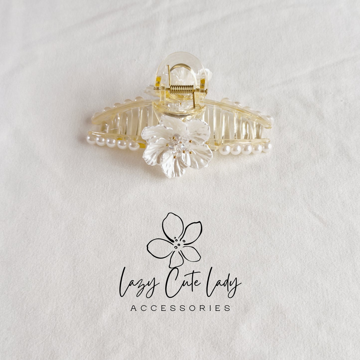 Elegant Pearl & Floral Hair Claw – Clear Acrylic Clip with White Carved Flower for Women and Girls