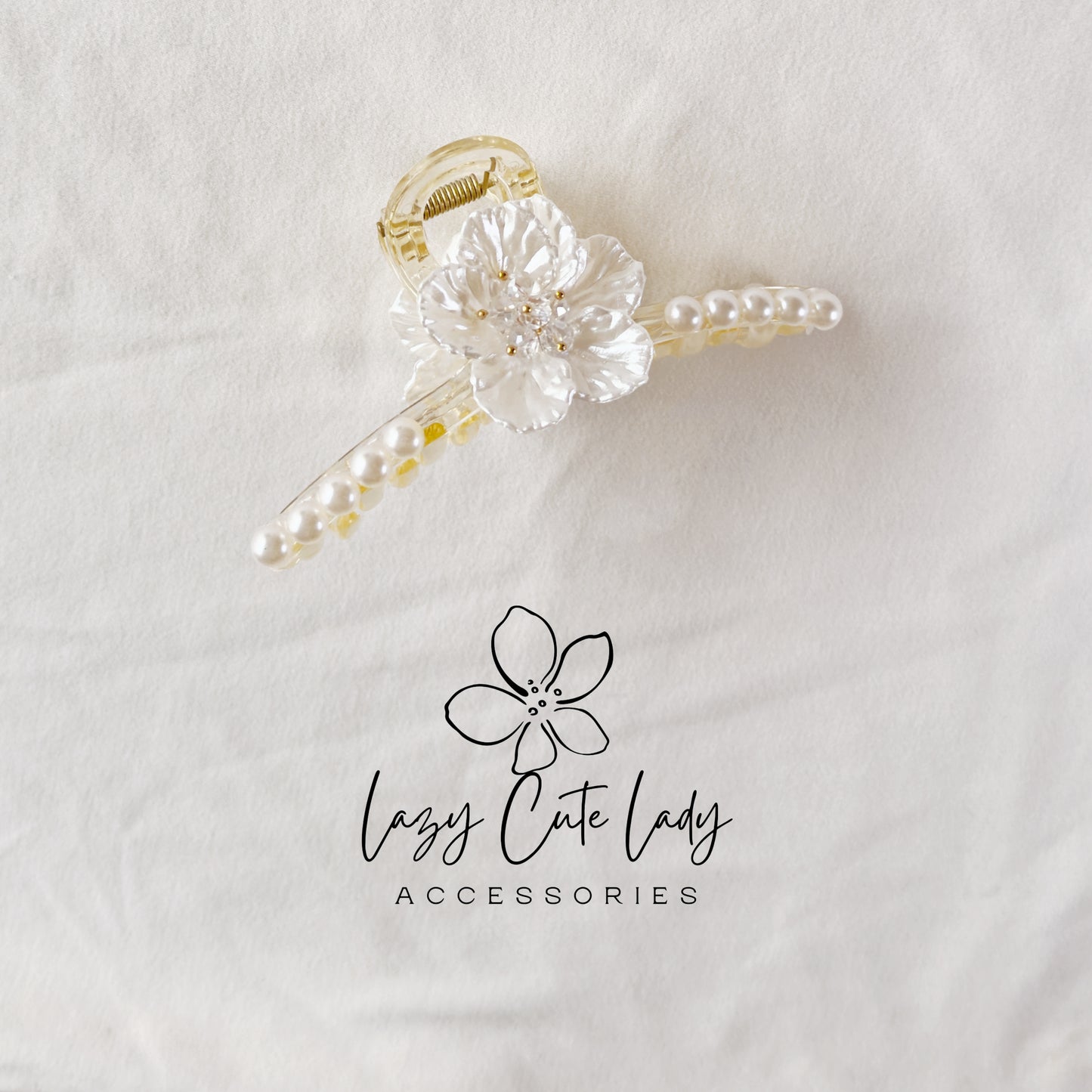 Elegant Pearl & Floral Hair Claw – Clear Acrylic Clip with White Carved Flower for Women and Girls