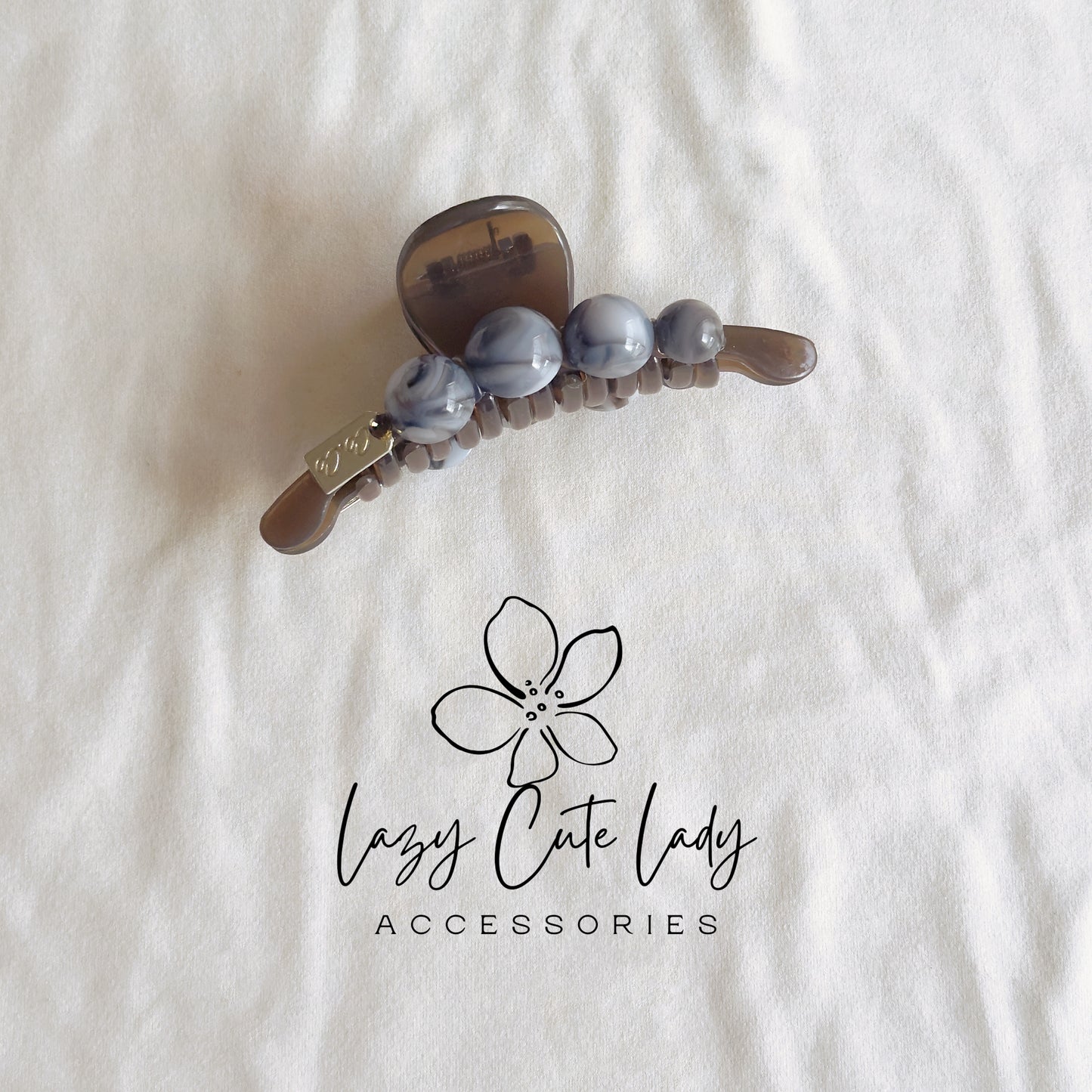 Marbled Bead Hair Claw – Elegant Everyday Styling