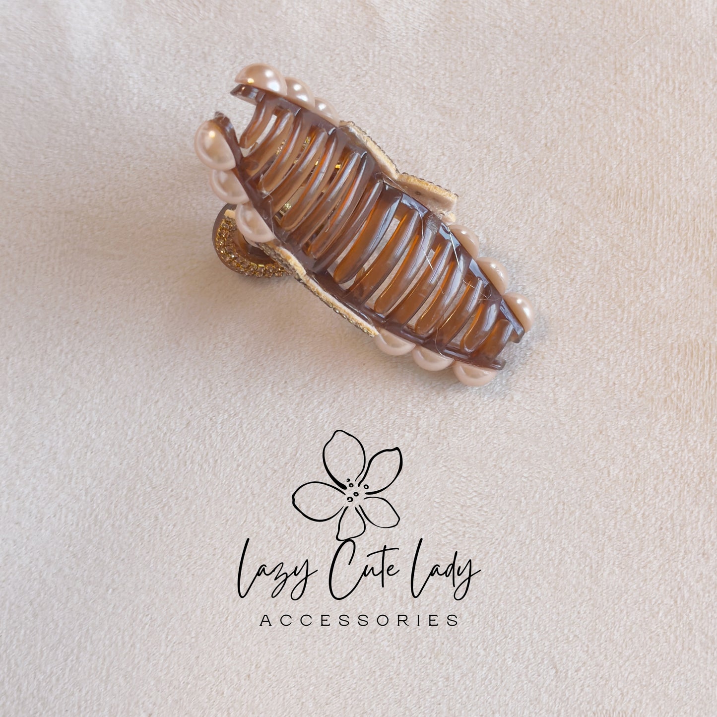 Bow &amp; Pearl Claw Clip – Glamorous Rhinestone Accent Hair Claw