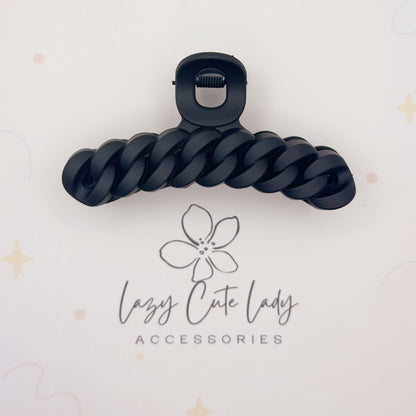 Matte Chain Link Hair Claw – Neutral Tone