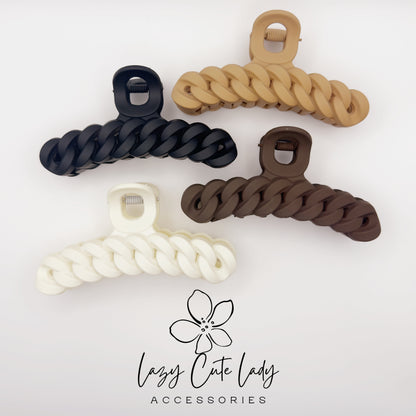 Matte Chain Link Hair Claw – Neutral Tone