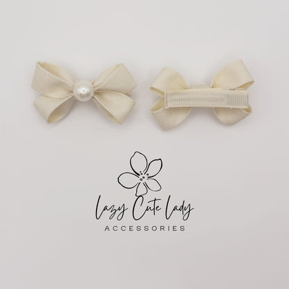 Bow Hair Clips with Pearl Center – Cute Fabric Bow Barrettes for Girls and Women, Elegant Hair Accessories