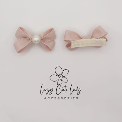 Bow Hair Clips with Pearl Center – Cute Fabric Bow Barrettes for Girls and Women, Elegant Hair Accessories