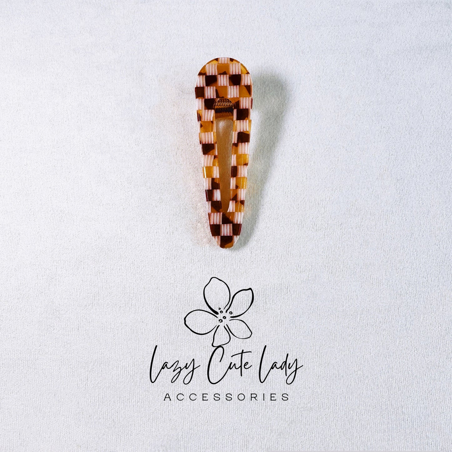 Brown Checkerboard Hair Clip - Modern & Versatile Accessory