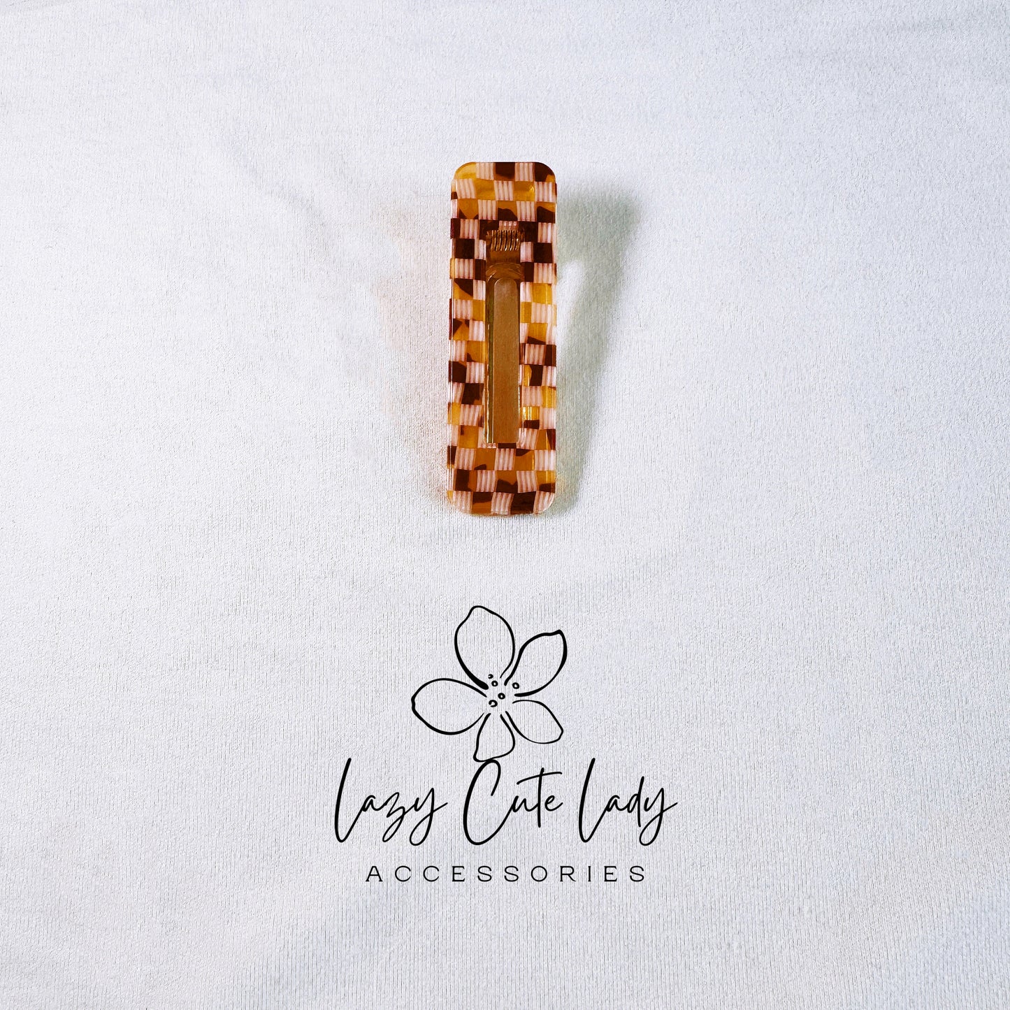 Brown Checkerboard Hair Clip - Modern & Versatile Accessory