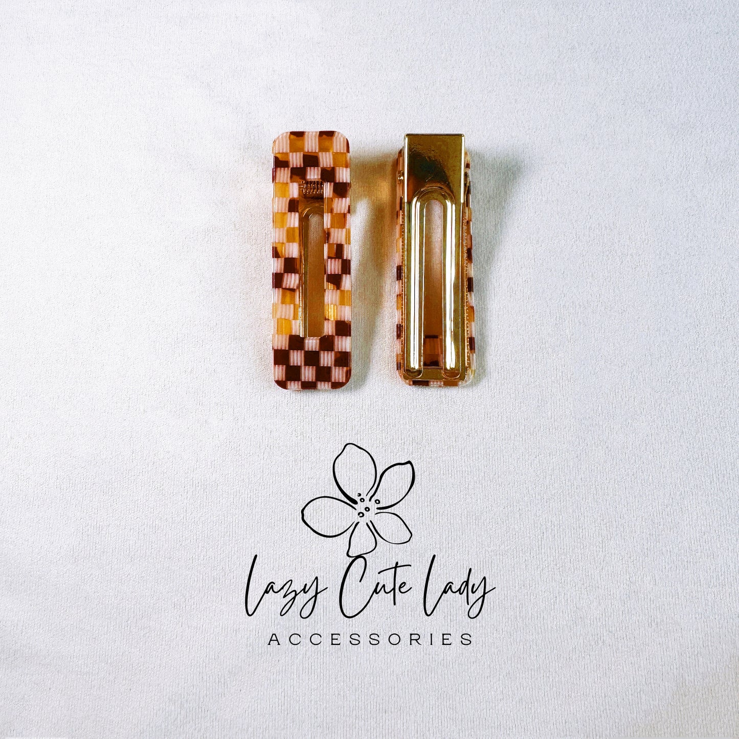 Brown Checkerboard Hair Clip - Modern & Versatile Accessory