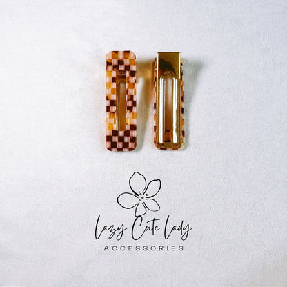 Brown Checkerboard Hair Clip - Modern & Versatile Accessory