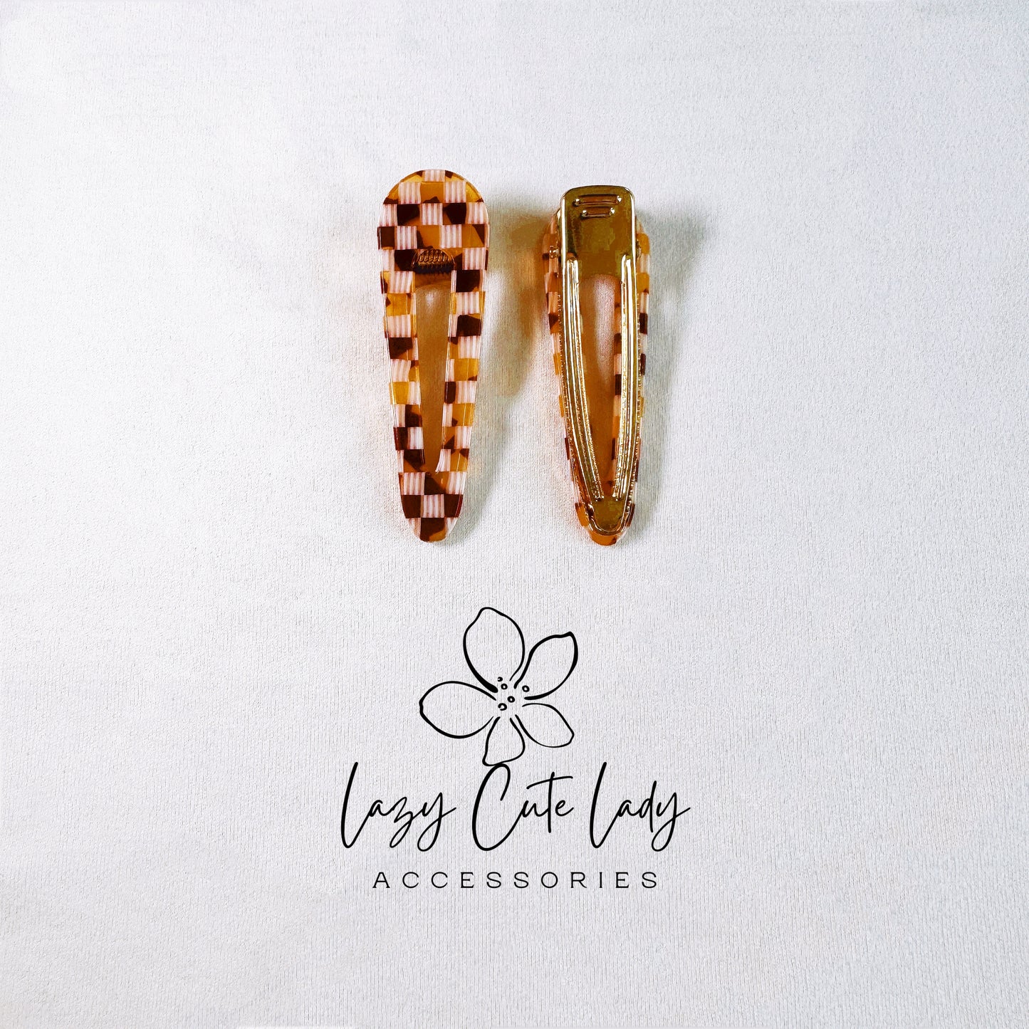 Brown Checkerboard Hair Clip - Modern & Versatile Accessory
