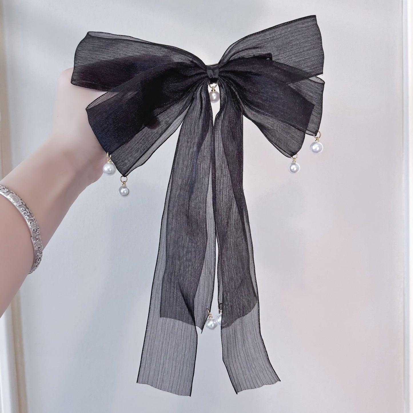 Elegant Ribbon and Pearl Bow Hair Accessory – Graceful and Charming